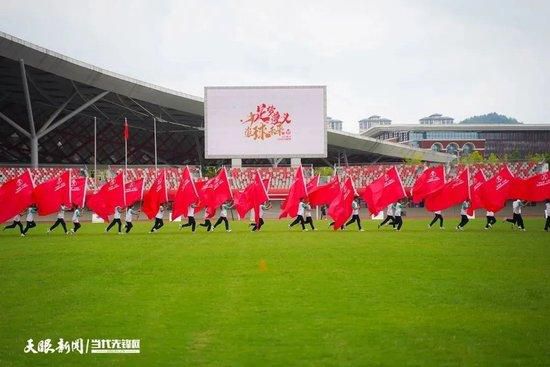 张蓝心逆天的长腿、利落的打戏无疑成为她最具代表性的特征，而在《冒牌监护人之寻宝闹翻天》中张蓝心却挑战自我，她饰演的蓝菲一角除了兼具美貌与性感外还;毒舌附体，与谢依霖一见面就互怼几个回合、争锋相对